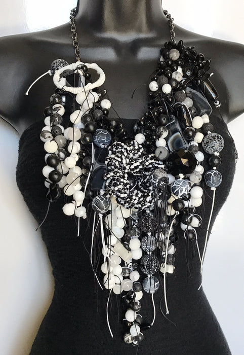 Black and white Yang Yang gemstone necklace